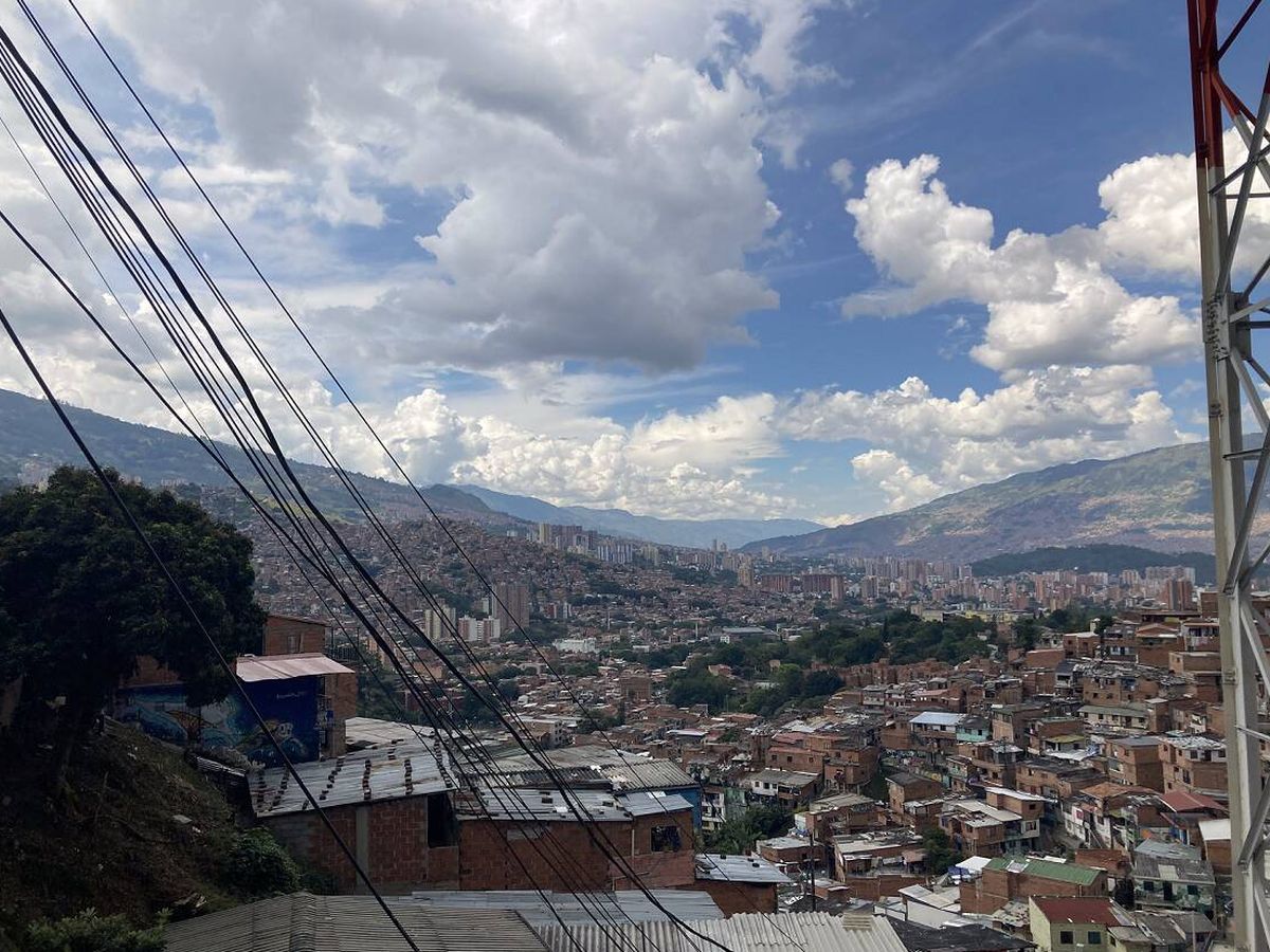 Foto: vista de Medellín desde 'La Comuna' uno de los barrios más populares. Foto: Marta Montojo