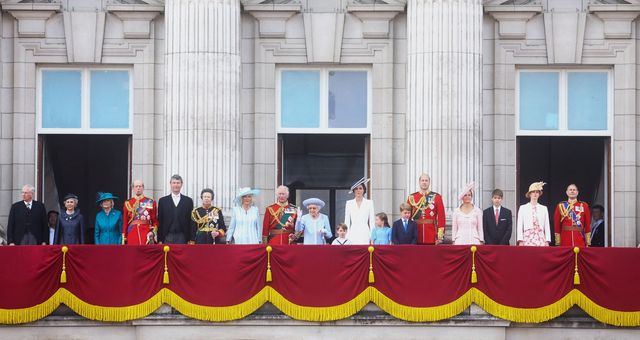 La familia real al (casi) completo. (Reuters/Hannah McKay)