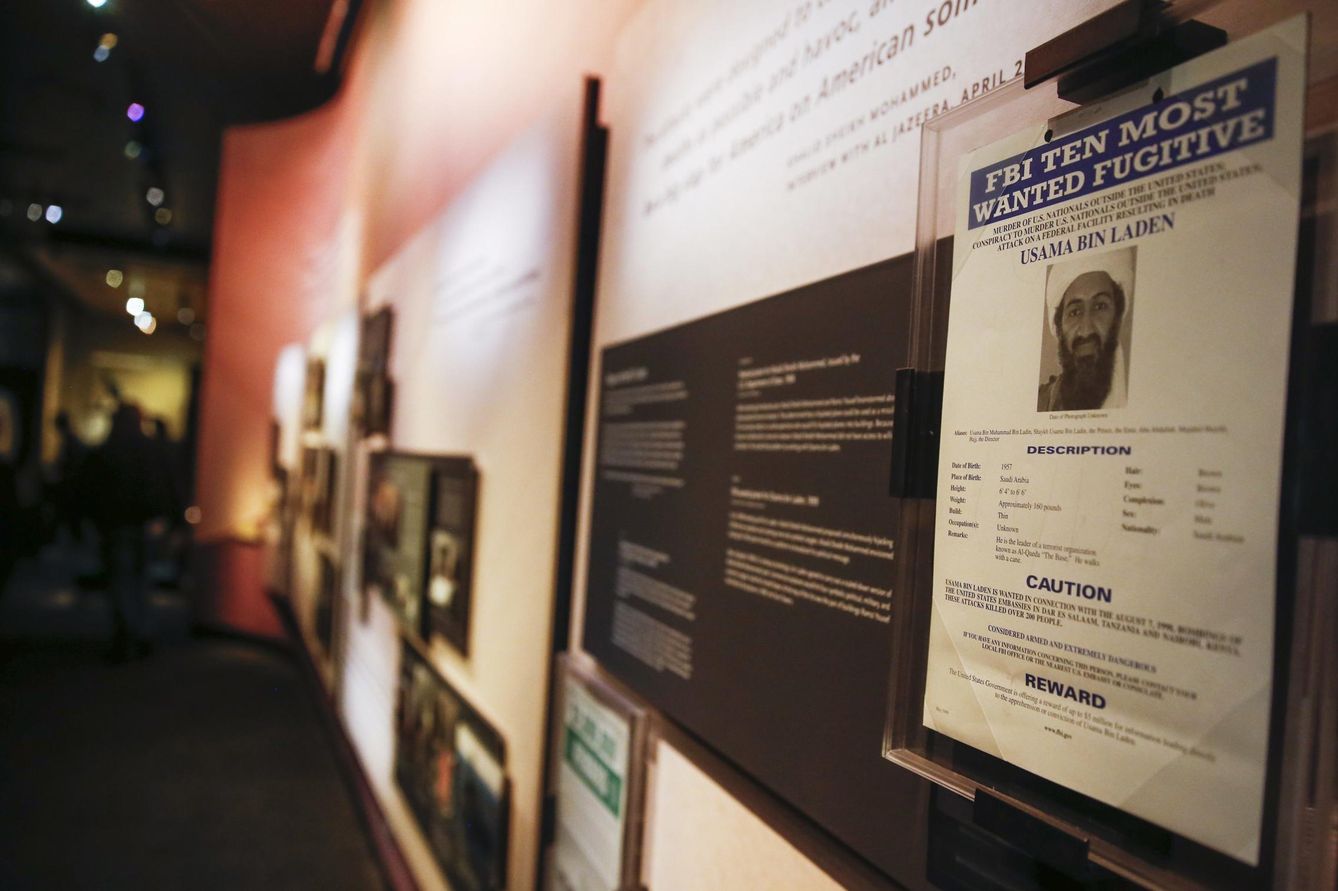 Un cartel del FBI con el rostro de Osama bin Laden en el museo del 11 de septiembre (Reuters).