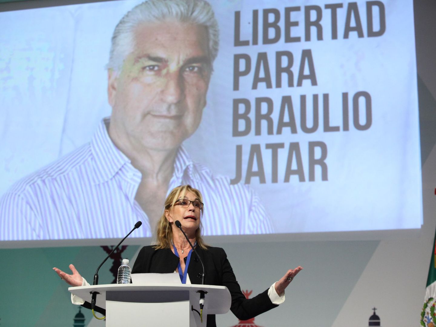 La periodista venezolana Ana Julia Jatar expone en México el caso de su hermano Braulio, detenido hasta ahora (EFE)