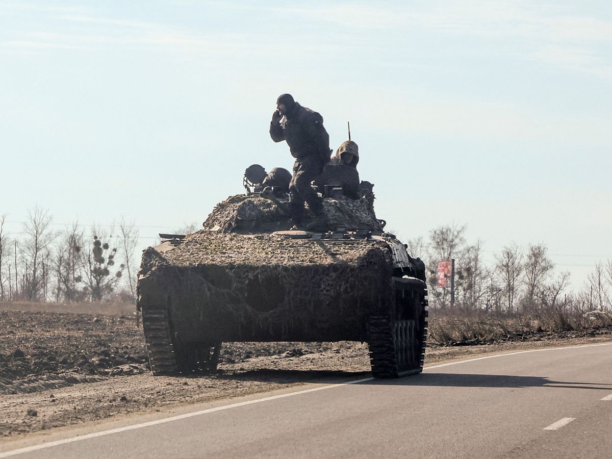 Foto: Un soldado del Ejército ucraniano combate en la región de Kharkiv. (Reuters/Bronic)