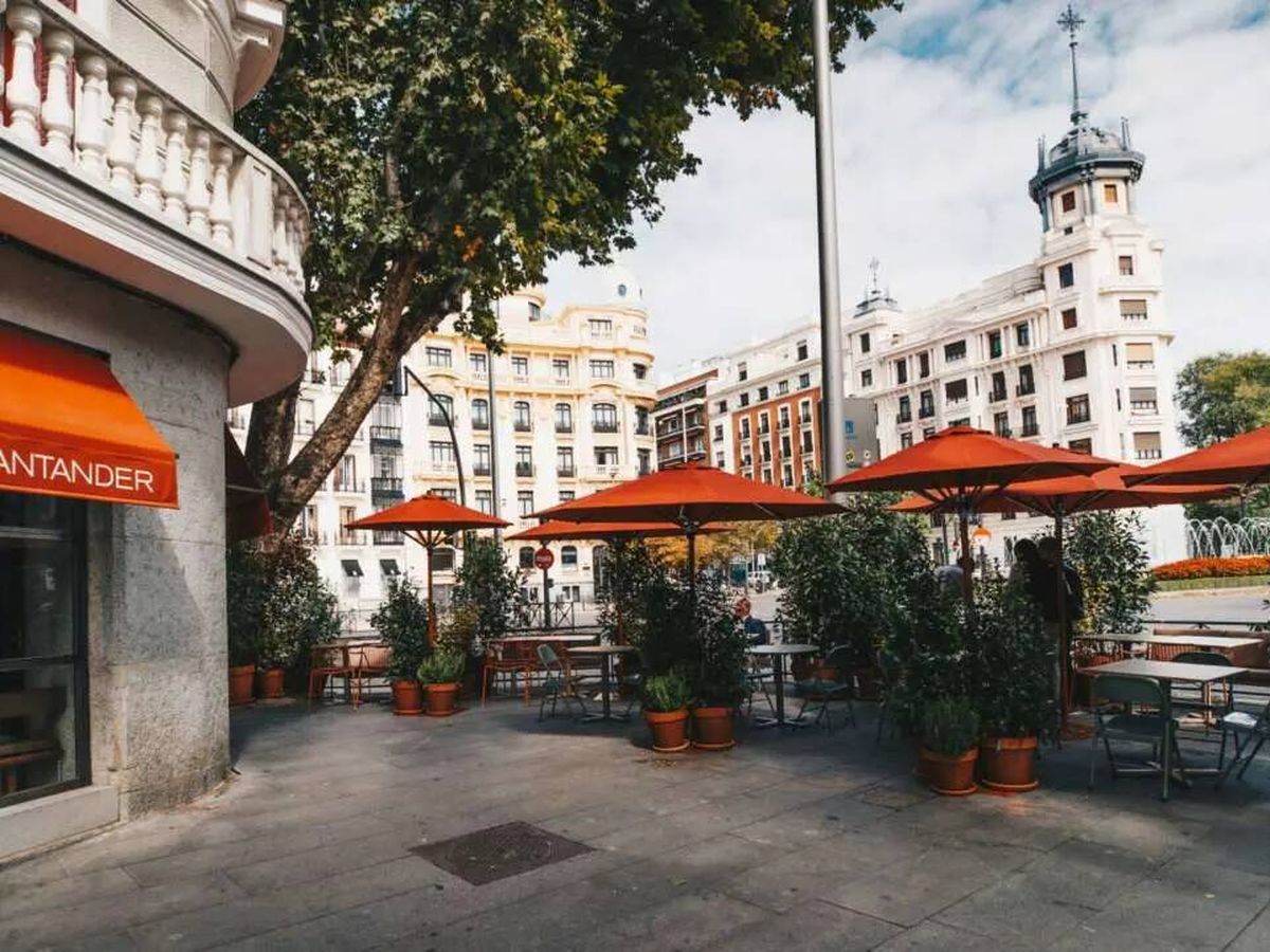 Foto: Terraza y entrada del Gran Café Santander. (Cortesía)