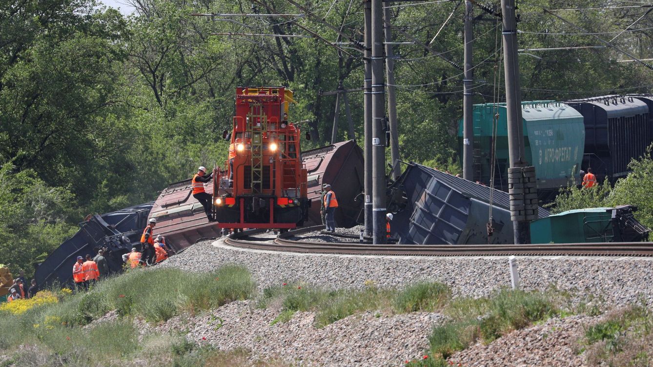Foto: El tren descarrilado en Crimea. (Reuters)