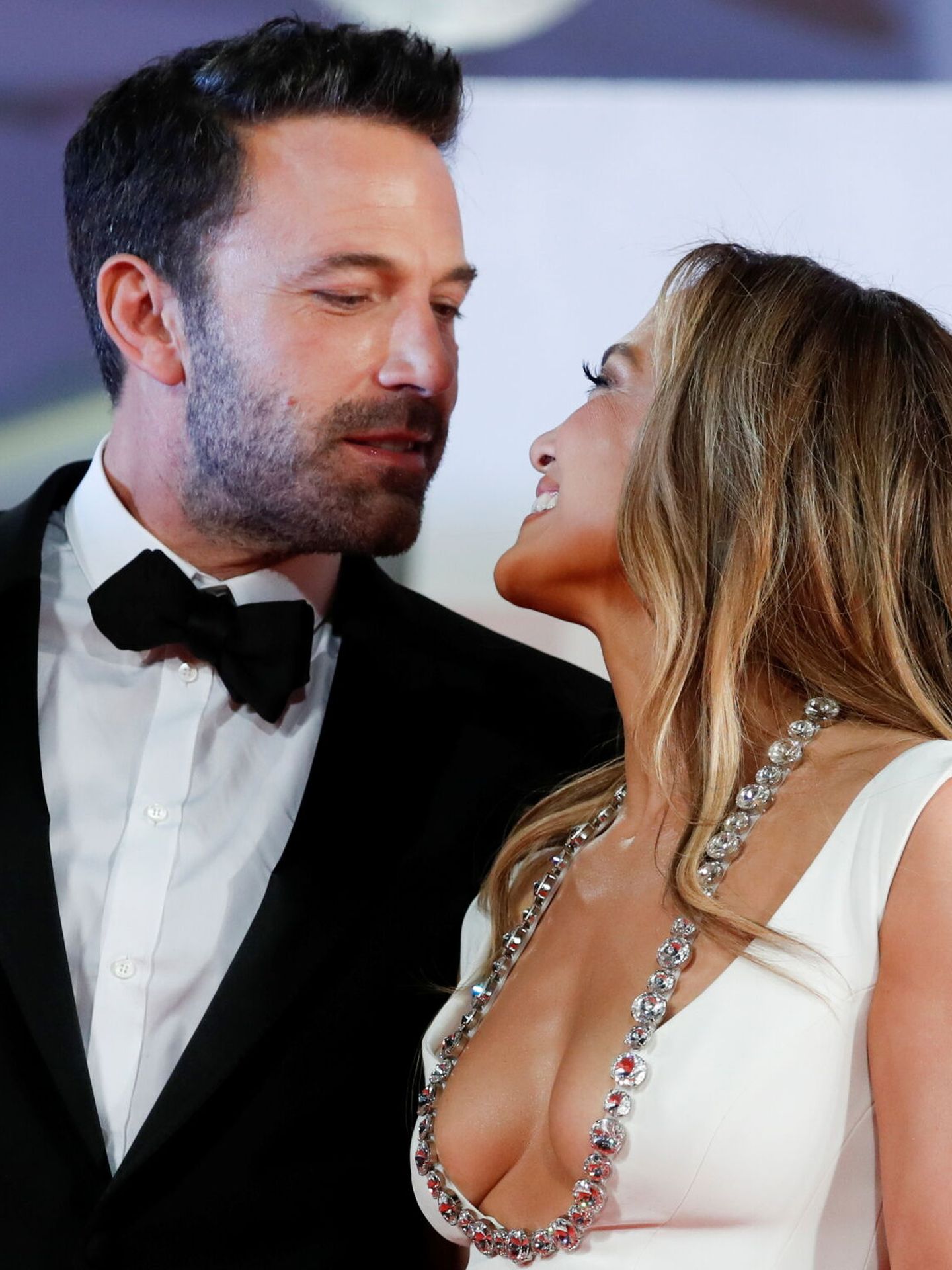 Jennifer Lopez y Ben Affleck, en el Festival de Venecia. (Reuters/Nardi)