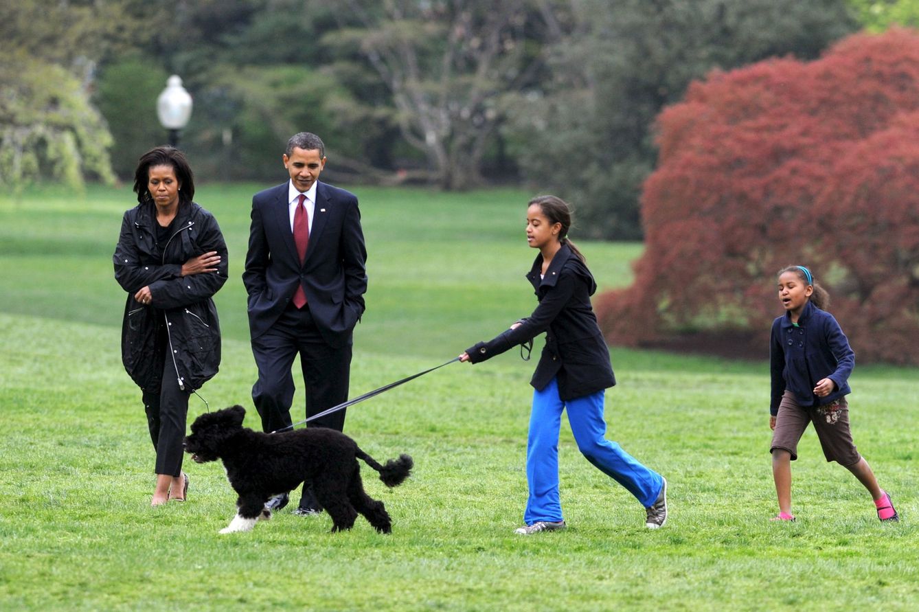 Los Obama con sus hijas en una imagen de 2009. (EFE)