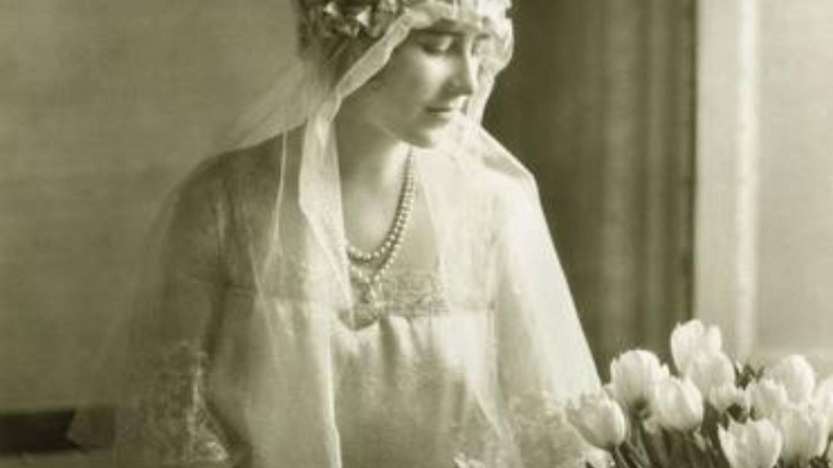 100 años de la boda de Isabel y Jorge VI, padres de Isabel II: del vestido de novia a los secretos de protocolo