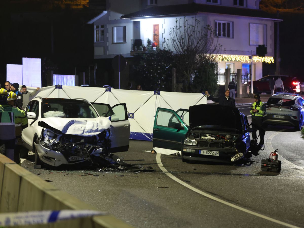 Foto: Dos coches tras un accidente de tráfico en una imagen de archivo. (EFE/Sxenick)