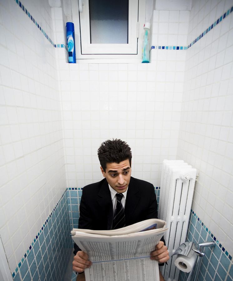 Foto: No debemos pensar que el baño del trabajo es como el de nuestra casa. (iStock)