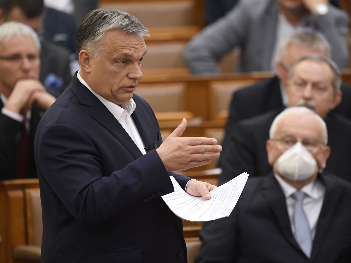 Orbán habla ante el Parlamento húngaro durante la crisis del coronavirus. (EFE)