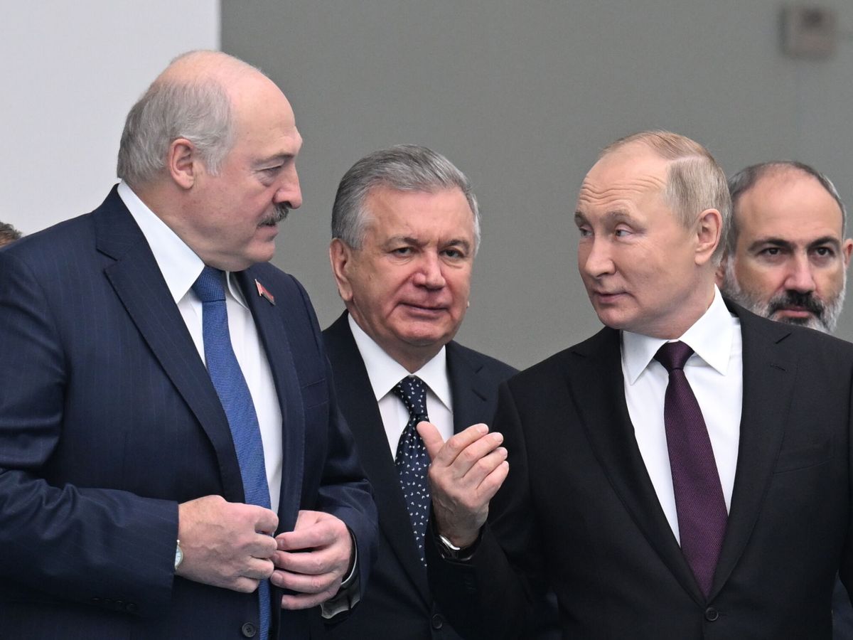 Foto: Lukashenko y Putin, en una foto de archivo. (EFE/Dmitry Azarov)