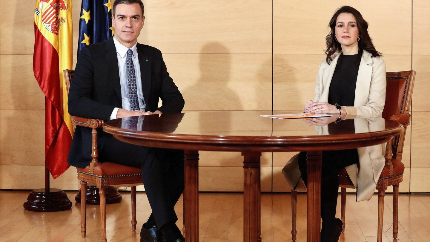 Pedro Sánchez y la presidenta de Ciudadanos, Inés Arrimadas (EFE).