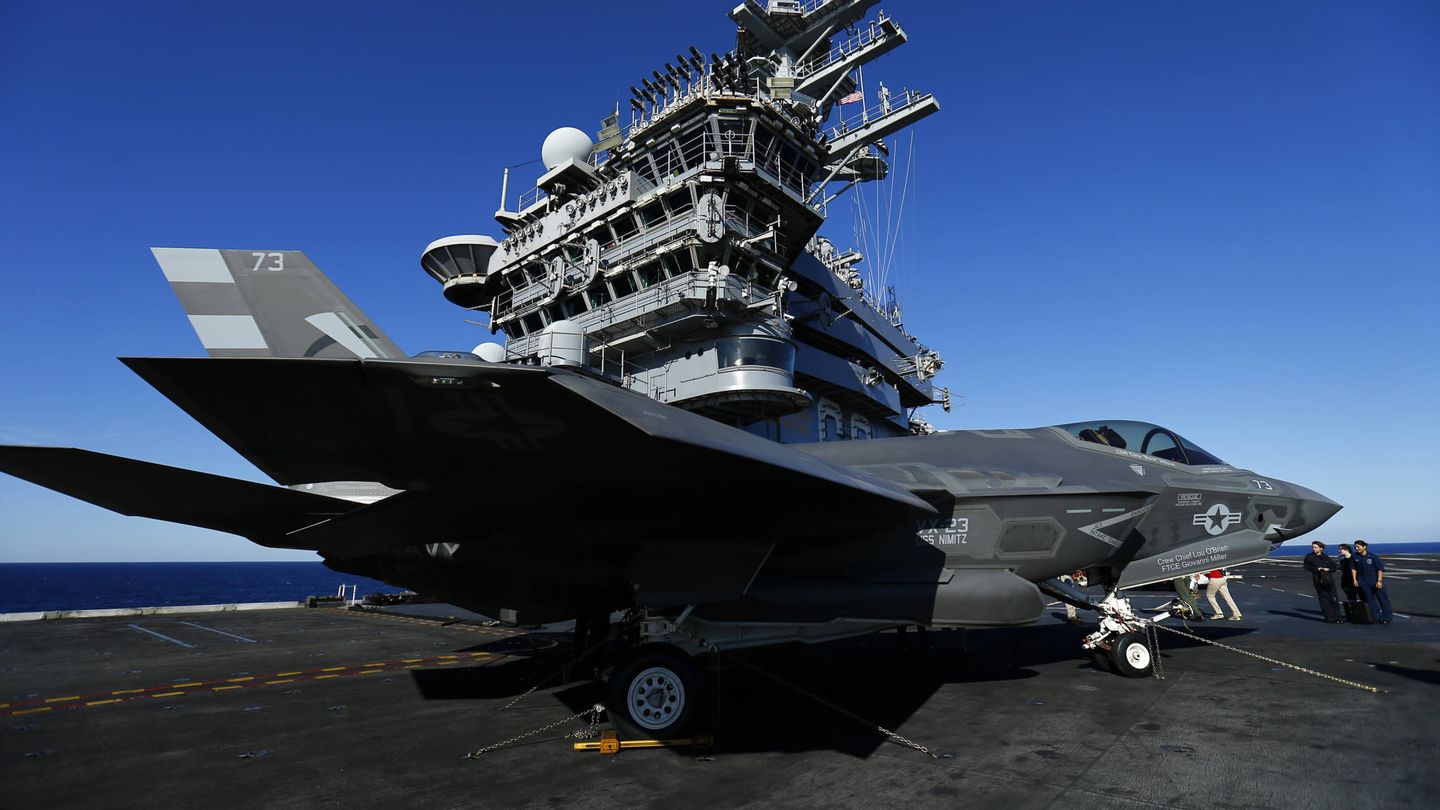 Un F-35C Joint Strike Fighter de la compañía Lockheed Martin sobre la cubierta del portaaviones USS Nimitz en la costa de California. (Reuters) 