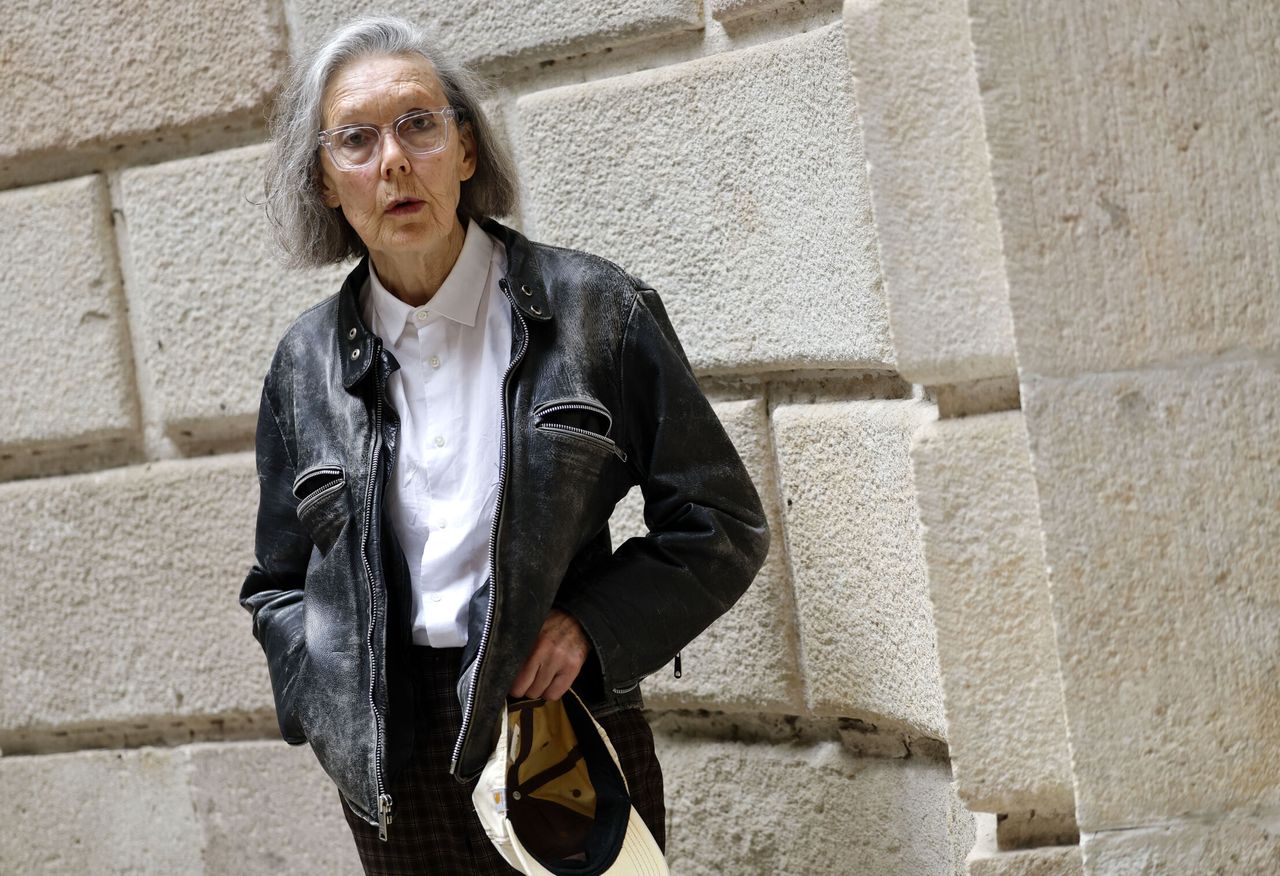 La escritora canadiense Anne Carson en una imagen reciente (EFE/Toni Albir)