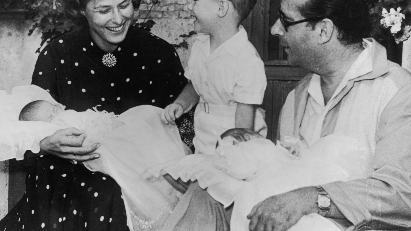 Ingrid Bergman, Roberto Rossellini y sus tres hijos: Roberto, Isabella e Ingrid. (Getty)