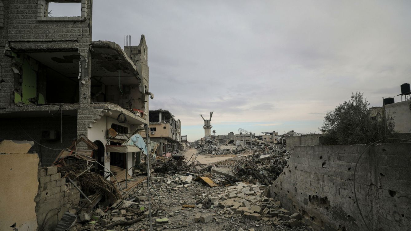 Foto: Edificios destruidos en Yan Junis tras los ataques de Israel. (EFE/EPA/Mohammed Saber)