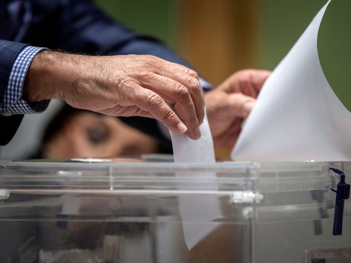 Foto: Se estima que cerca de 40 millones de españoles ejerzan su derecho al voto este 23-J (EFE/Marcial Guillén)