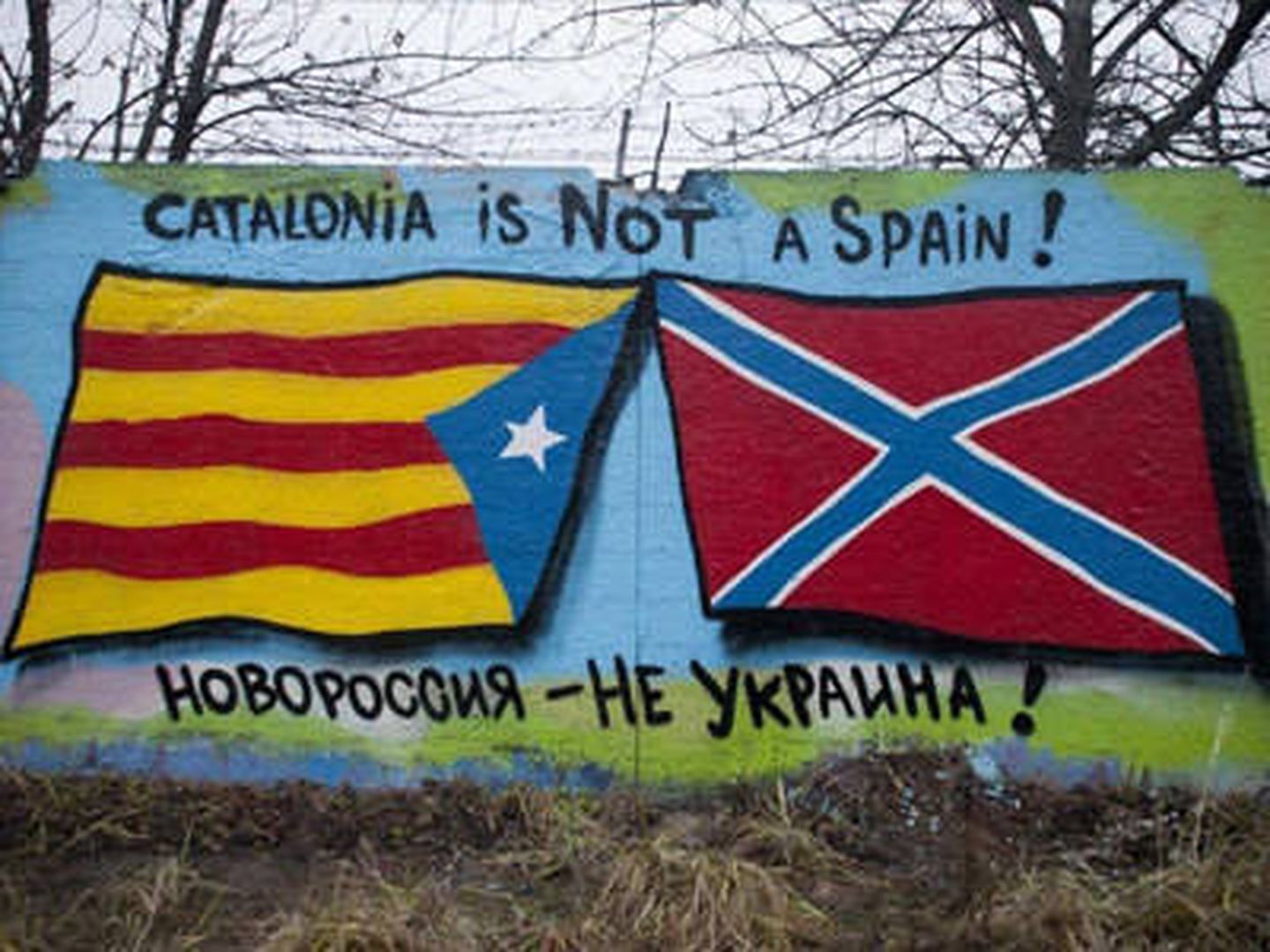 Una pintada en algún lugar de Rusia: 'Cataluña no es una España, Novorrosiya no es Ucrania'.