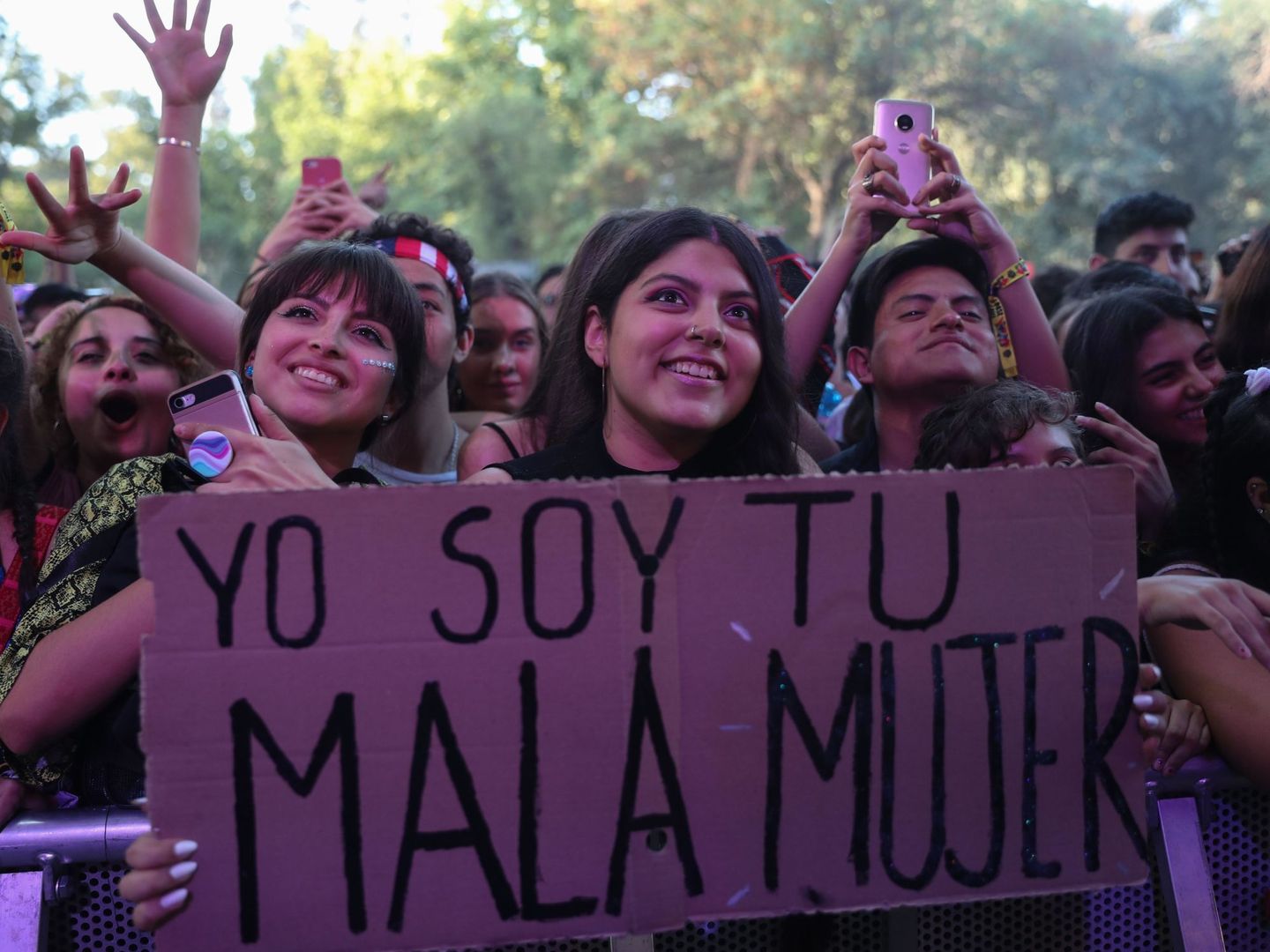 Fans del cantante español C. Tangana en el festival musical Lollapalooza Chile. (EFE)