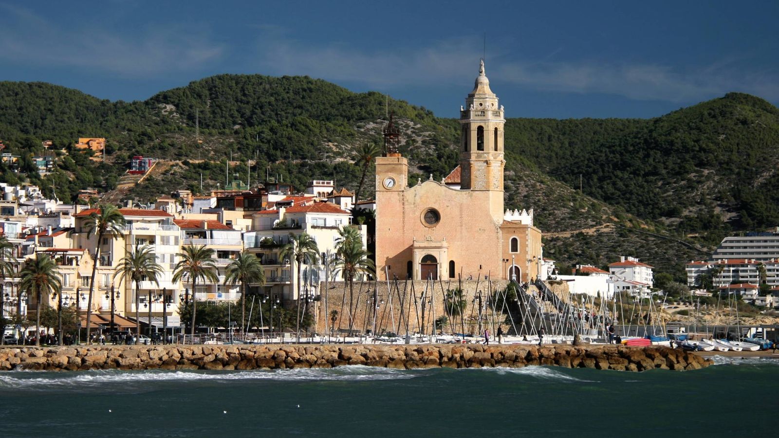 Foto: Iglesia de San Bartolomé y Santa Tecla en Sitges. (Jorge Franganillo)
