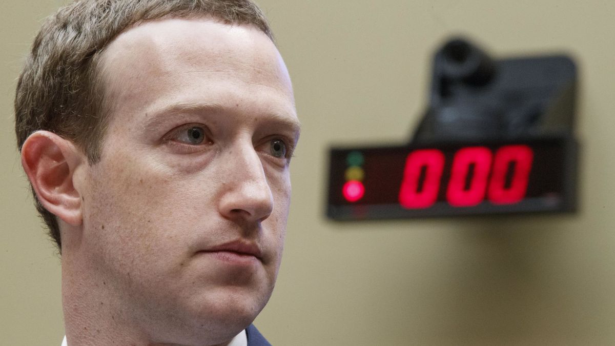 Acusan a Zuckerberg de espionaje "masivo" y "fraudulento" a los usuarios de Facebook