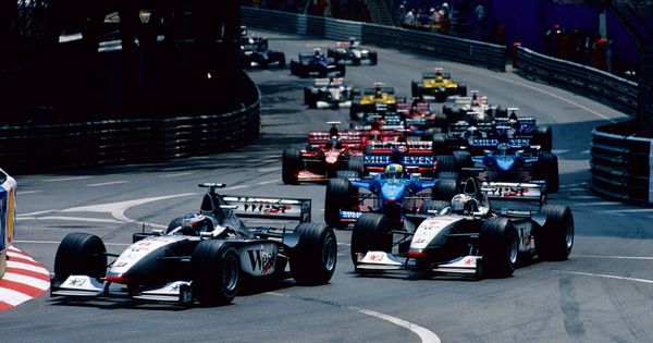 Foto: Los McLaren de Mika Hakkinen y David Coulthard salieron desde la primera línea de la parrilla en el GP de Mónaco de 1998. (Imago)