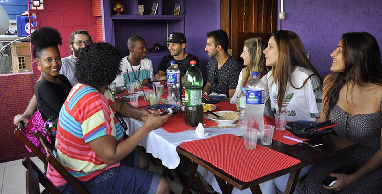 Imagen de un grupo de turistas en un hostal de Río (FOTO: Valeria Saccone)