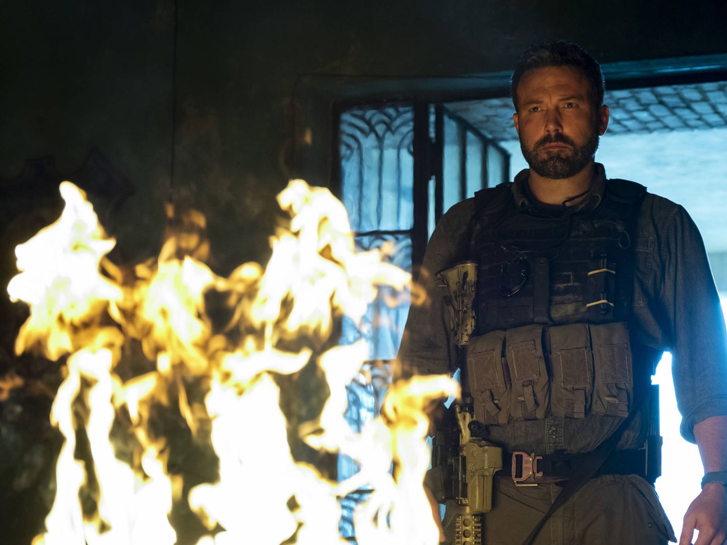 Ben Affleck es el capitán del grupo de mercenarios. (Netflix)