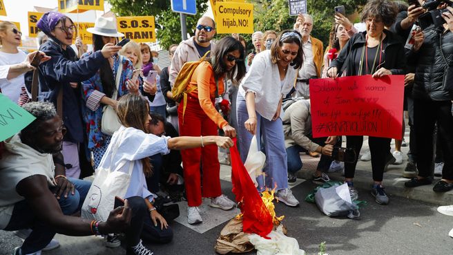 Foto de Concentración frente a la embajada de Irán en Madrid