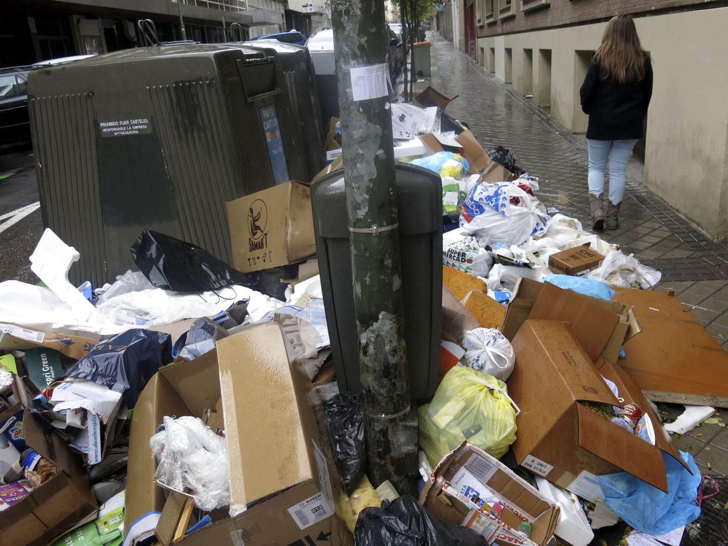 Una huelga de basuras puede paralizar una ciudad. Desde luego, no es un 'bullshit job'. (EFE)