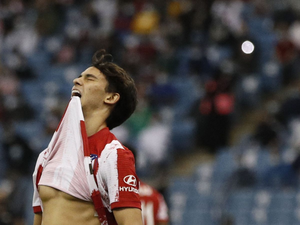 Foto: Joao Félix se lamenta tras su gol anulado. (REUTERS/Albert Gea)