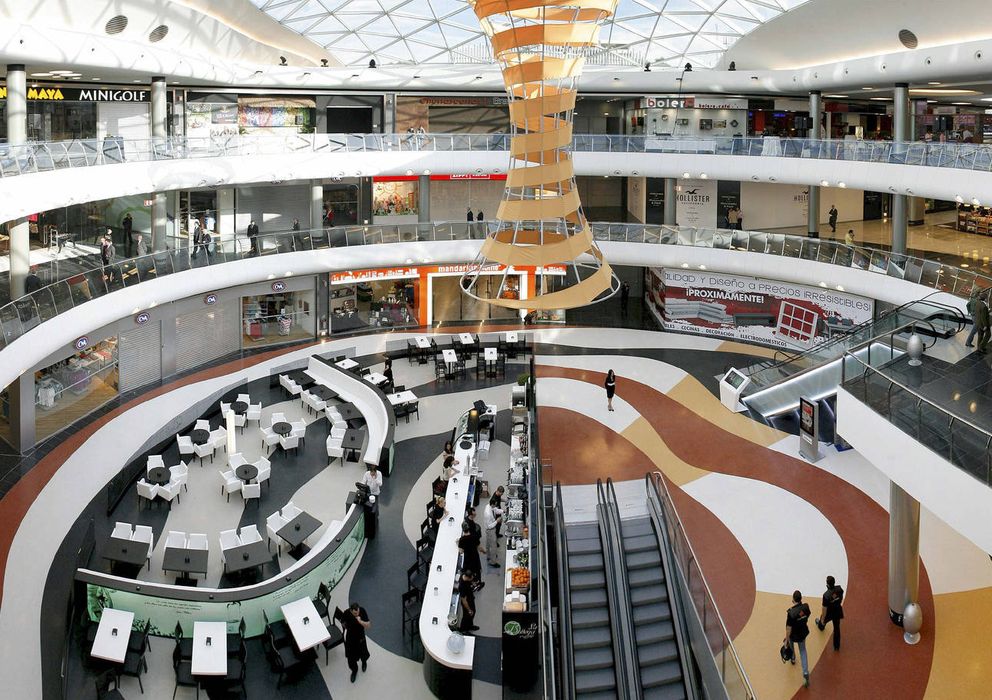 Foto: Interior del centro comercial Marineda City. (Efe)