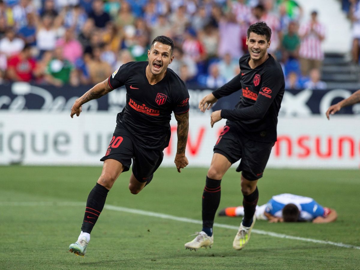 Foto: Los jugadores del Atlético de Madrid Vitolo (i) y Álvaro Morata celebran un gol. (EFE)