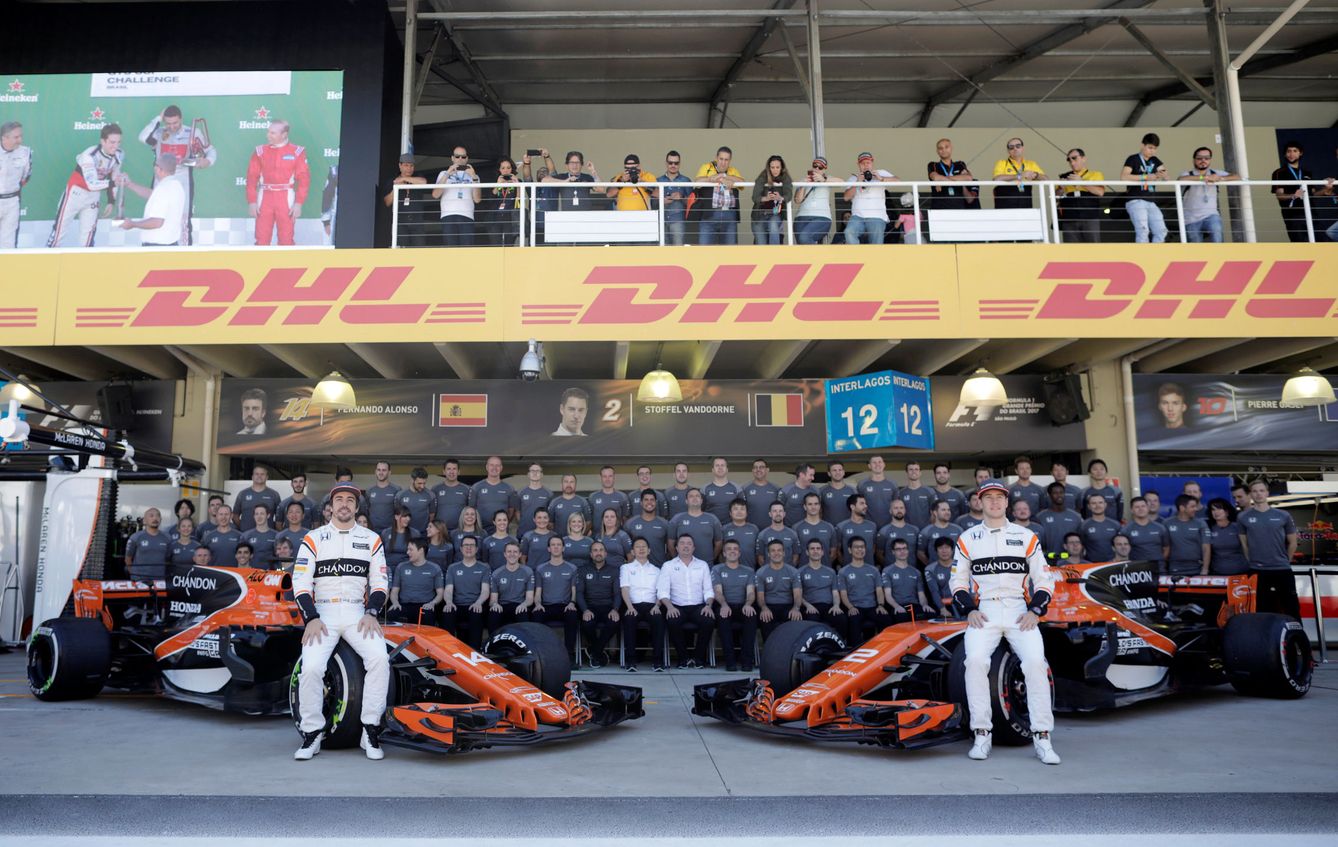 El equipo McLaren cambiará de forma importante para 2018, al salir Honda y entrar Renault. (Reuters)