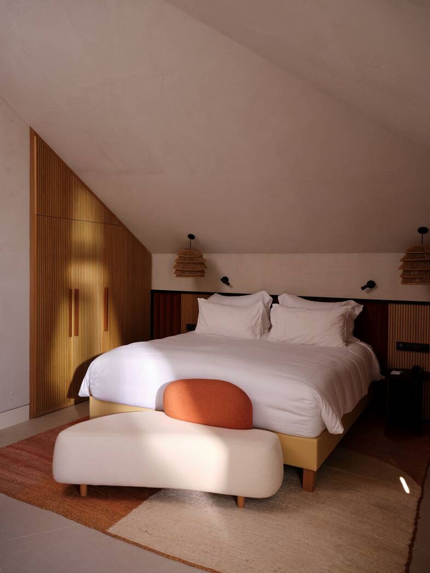 Dormitorio de una de las 36 suites del SO/ Sotogrande Spa & Golf Resort. (Cortesía)