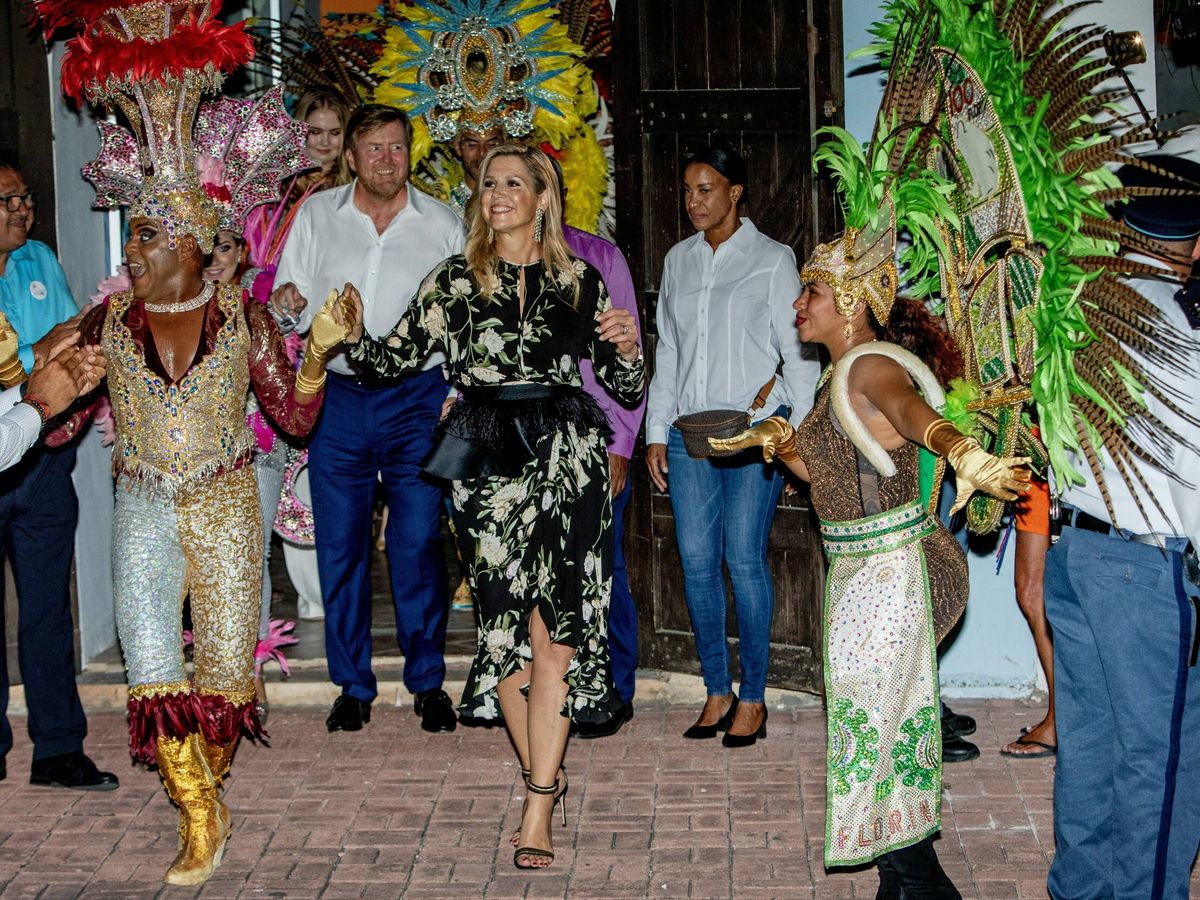 Foto: La reina Máxima, bailando en el Festival Bon Bini de Aruba. (Cordon Press/Bernard Ruebsamen)