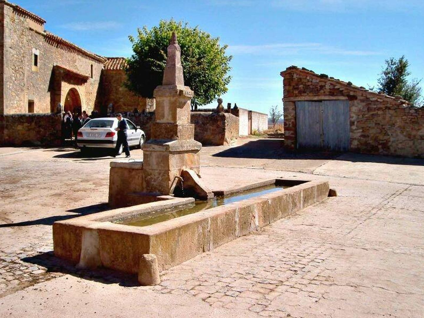 La plaza de Villar del Campo, un pueblo con apenas 30 habitantes censados. (Cedida)