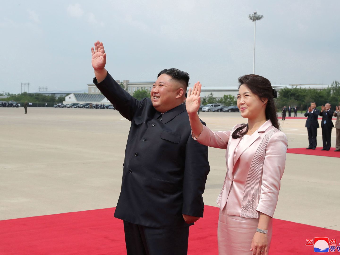 Kim Jong-un junto a su mujer, Ri Sol-ju. (Reuters)