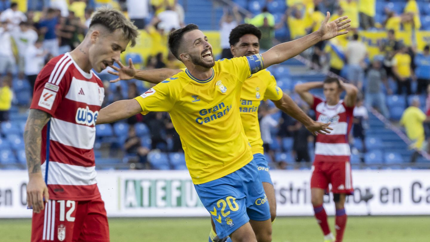 Kirian Rodríguez celebra su gol frente al Granada. (EFE/Quique Curbelo).