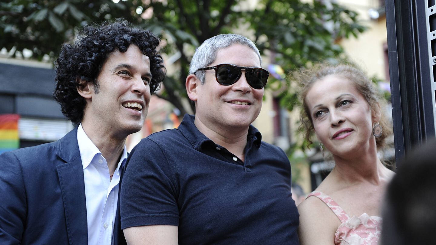 Pedro Zerolo, Boris Izaguirre y Carla Antonelli en las celebraciones del Orgullo de Madrid en 2011 (Gtres)