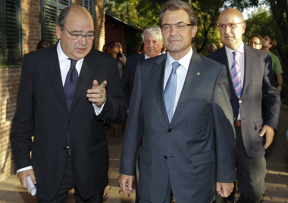 Foto: El presidente de la Generalitat, Artur Mas (d), junto al exdelegado de la Generalitat en Madrid, Jordi Casas (Efe).