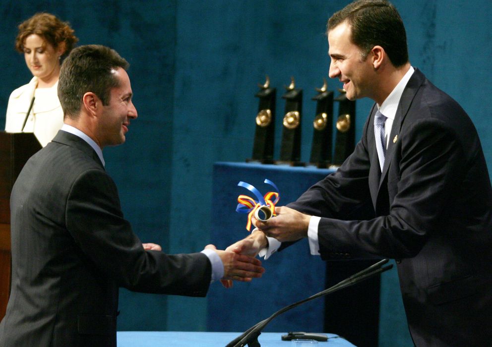 Foto: Juan Ignacio Cirac recibe el premio Príncipe de Asturias en 2006 (Reuters)