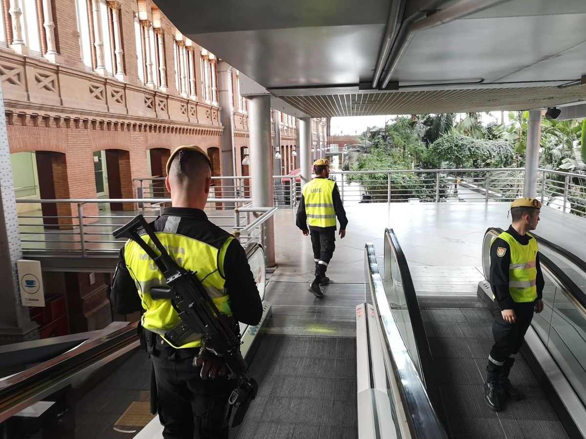 Foto: Militares de la UME desplegados en la Estación de Atocha.