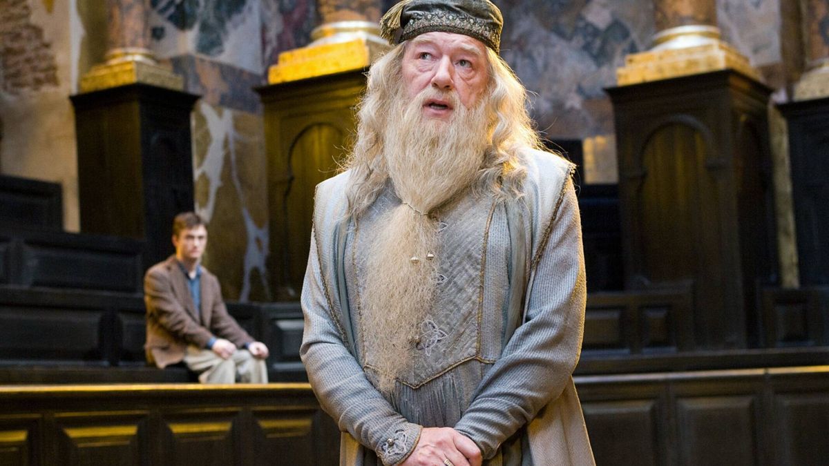 Polémica por la millonaria herencia del actor Sir Michael Gambon, Dumbledore: cómo se reparte entre su mujer, su amante y sus hijos 