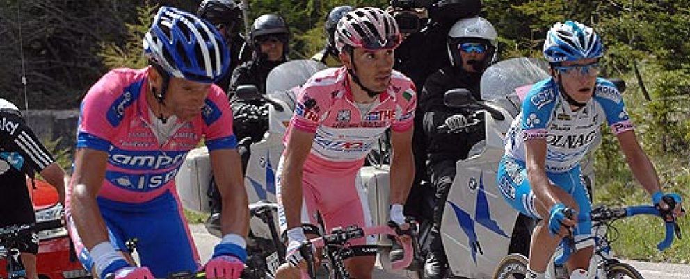 Foto: Ryder Hesjedal  'roba' 12 segundos a 'Purito' Rodríguez, que mantiene la 'maglia rosa'