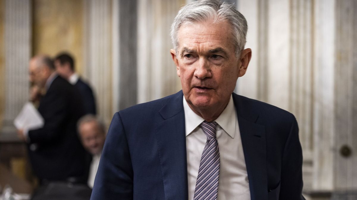 La Fed mantiene los tipos en el 5,5%, pero apunta a una posible subida este año