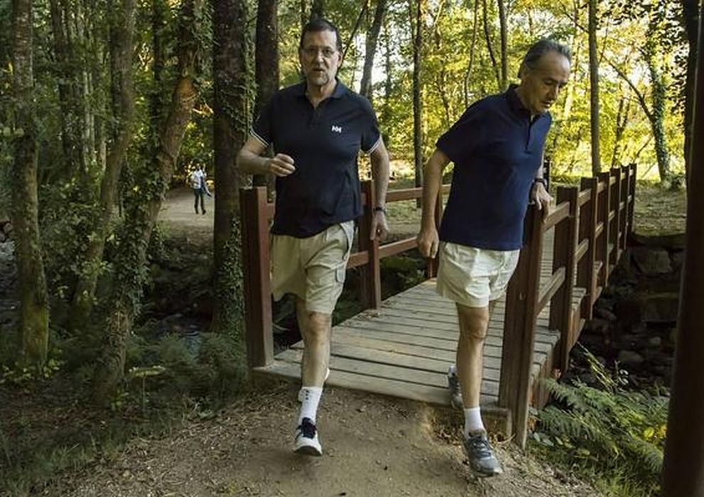Foto: Mariano Rajoy saliendo a correr en uno de sus veranos en Galicia (EFE)