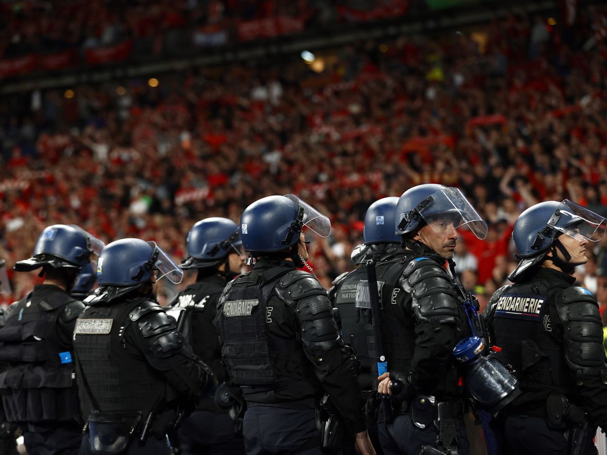 Foto: Antidisturbios en la final de la Champions. (Reuters/Yoan Valat)