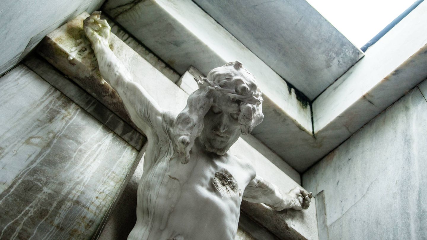 Cristo que vigila a los duques de Denia, obra de Mariano Benlliure. (Jorge Álvaro Manzano)