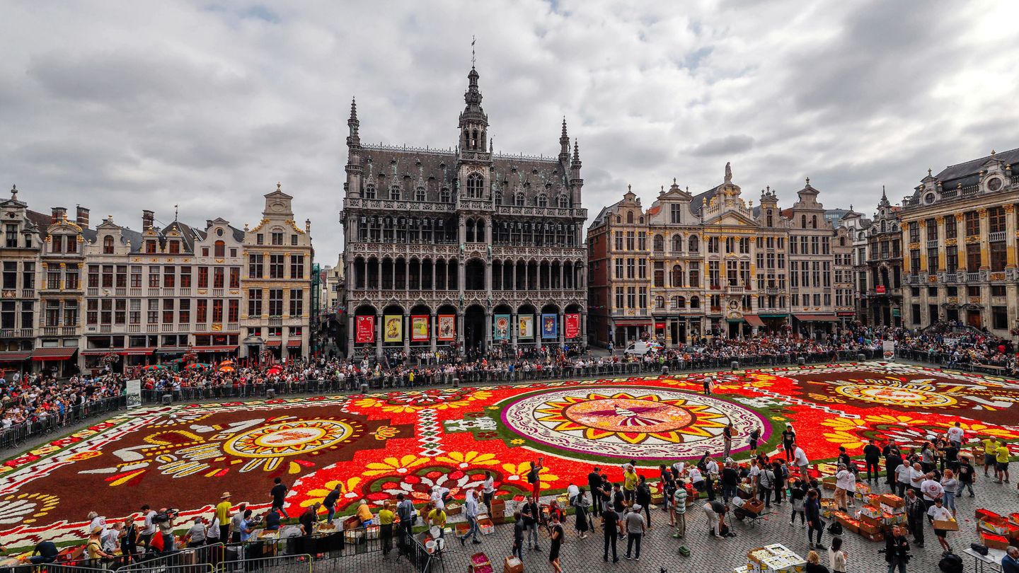 La Grand Place de Bruselas luce la alfombra floral la pasada semana. (Reuters)