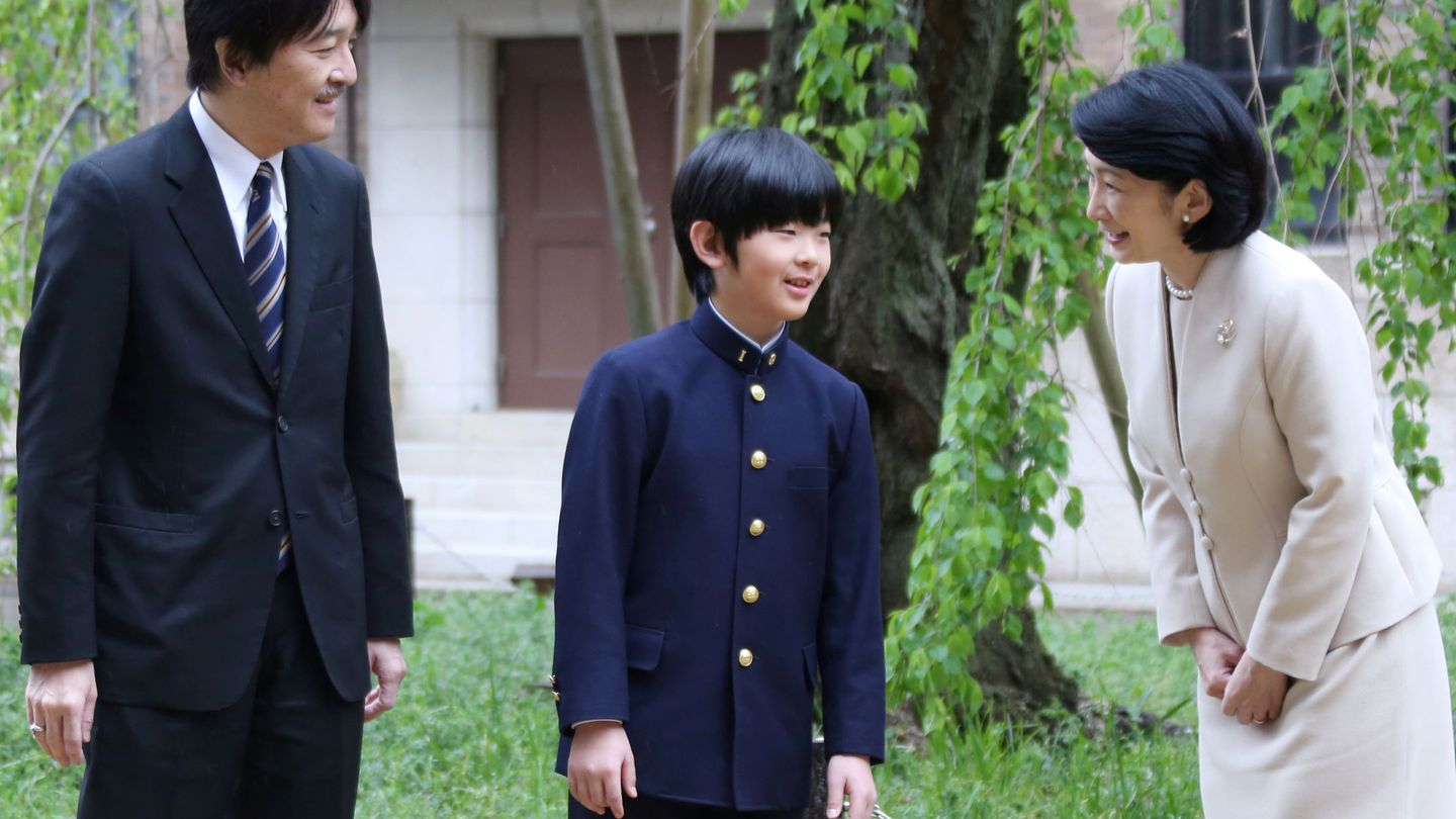 Akishino y Kiko, con su hijo, Hisahito, heredero del trono. (Reuters)